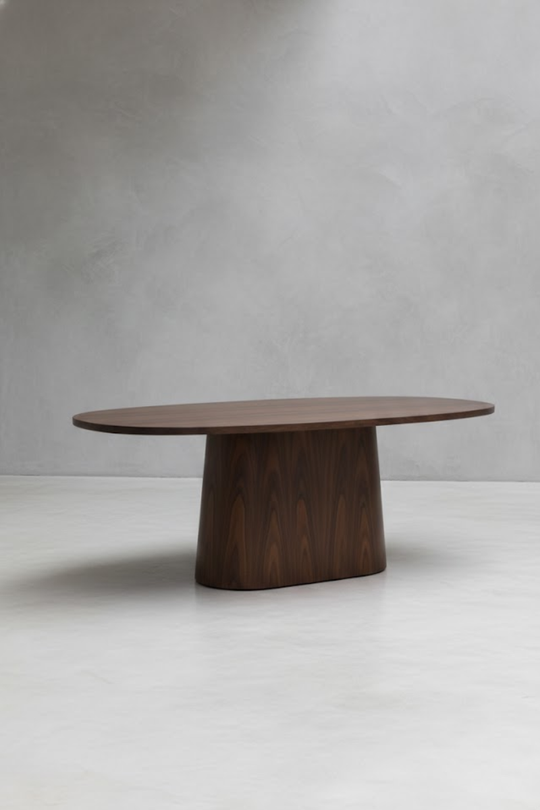 Ovva dining table