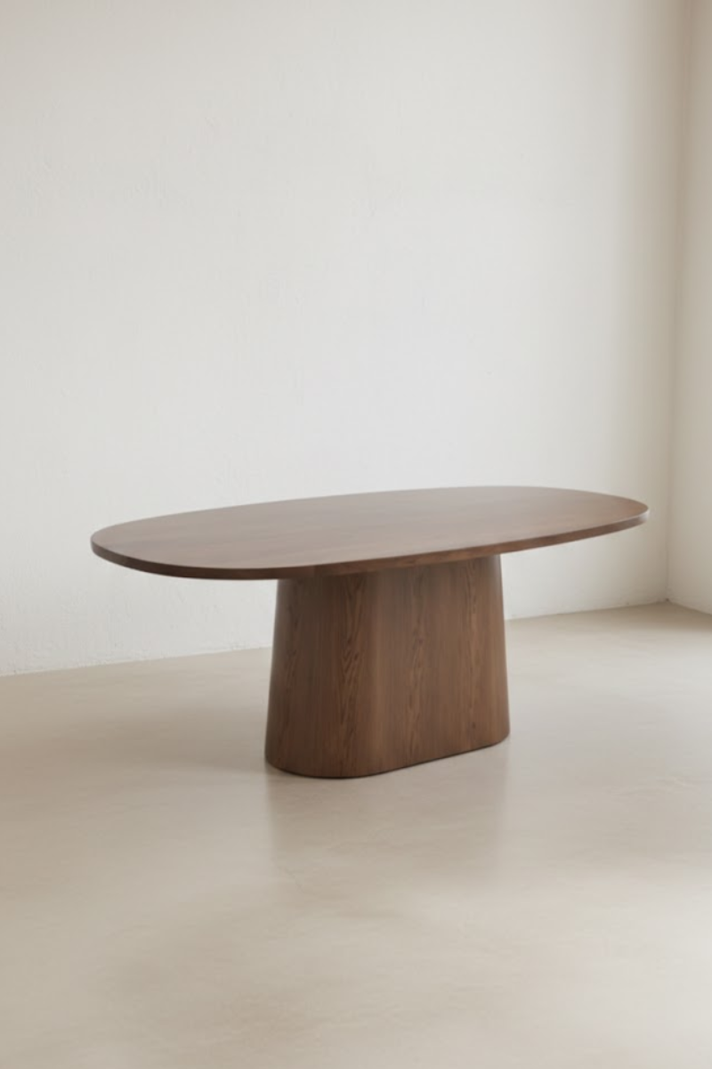 Ovva dining table
